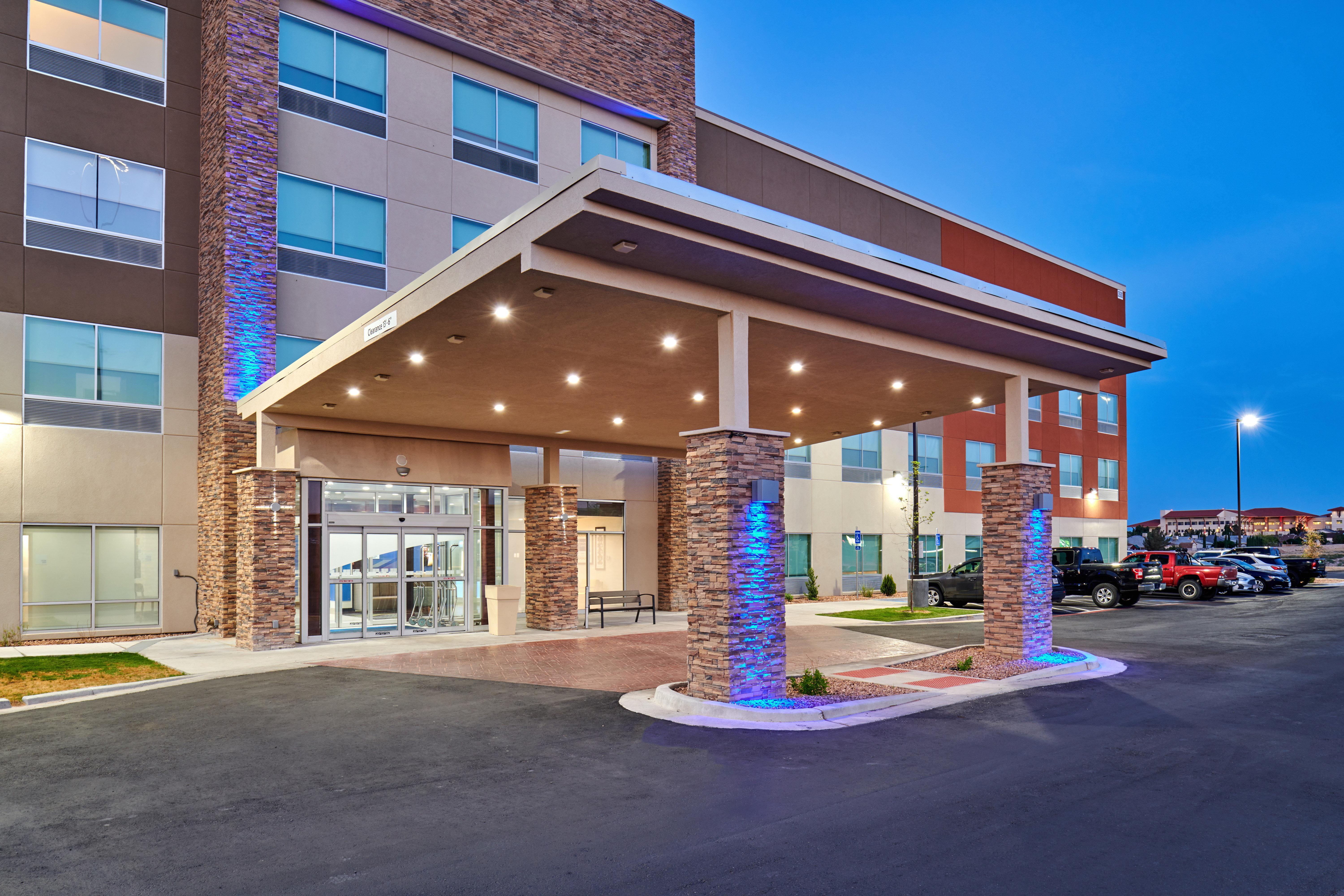 Holiday Inn Express & Suites El Paso East-Loop 375 By Ihg Exterior photo
